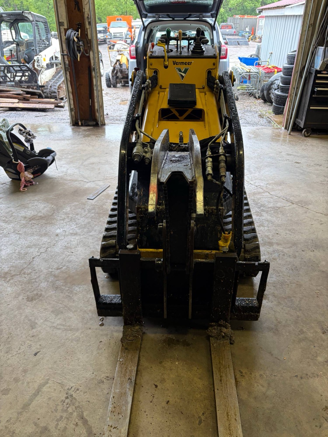 Vermeer grapple attachment after its grab arms were straightened and reinforced